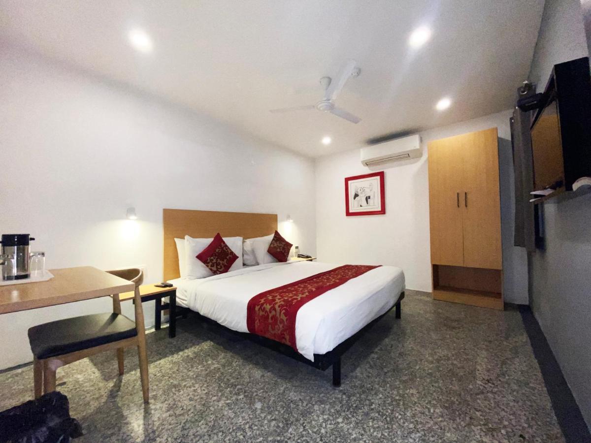Hotel Golden Saffron By Qotel-Punjabi Bagh New Delhi Buitenkant foto