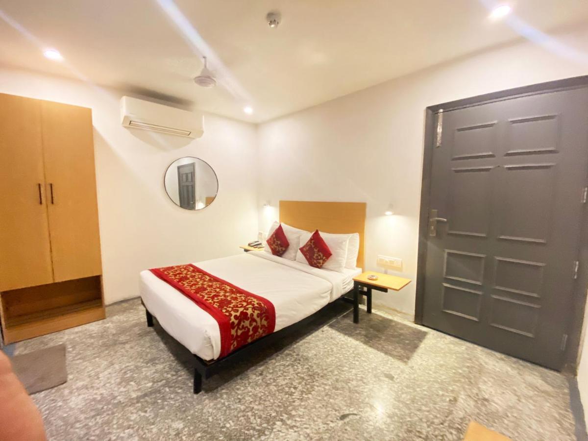 Hotel Golden Saffron By Qotel-Punjabi Bagh New Delhi Buitenkant foto
