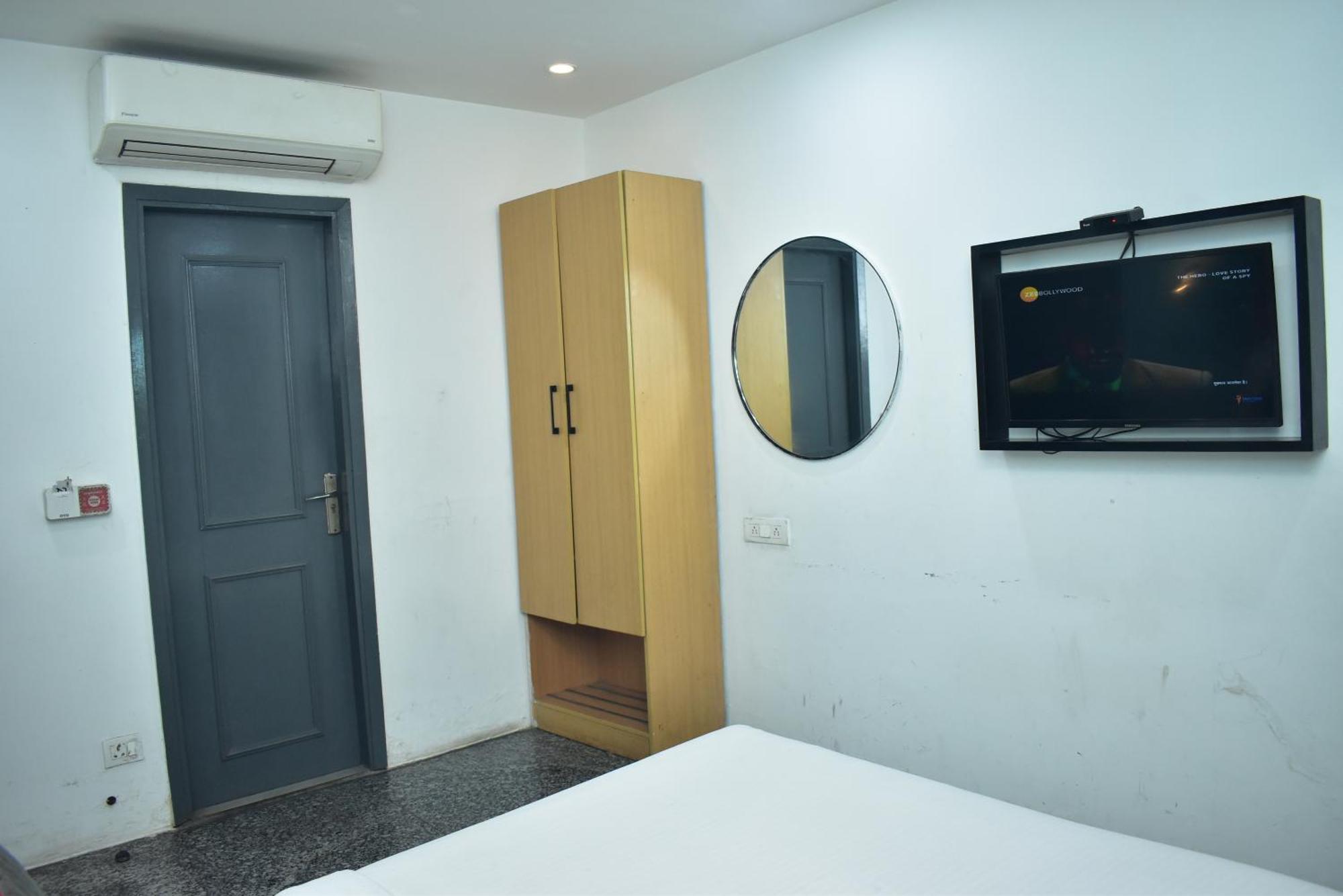 Hotel Golden Saffron By Qotel-Punjabi Bagh New Delhi Buitenkant foto