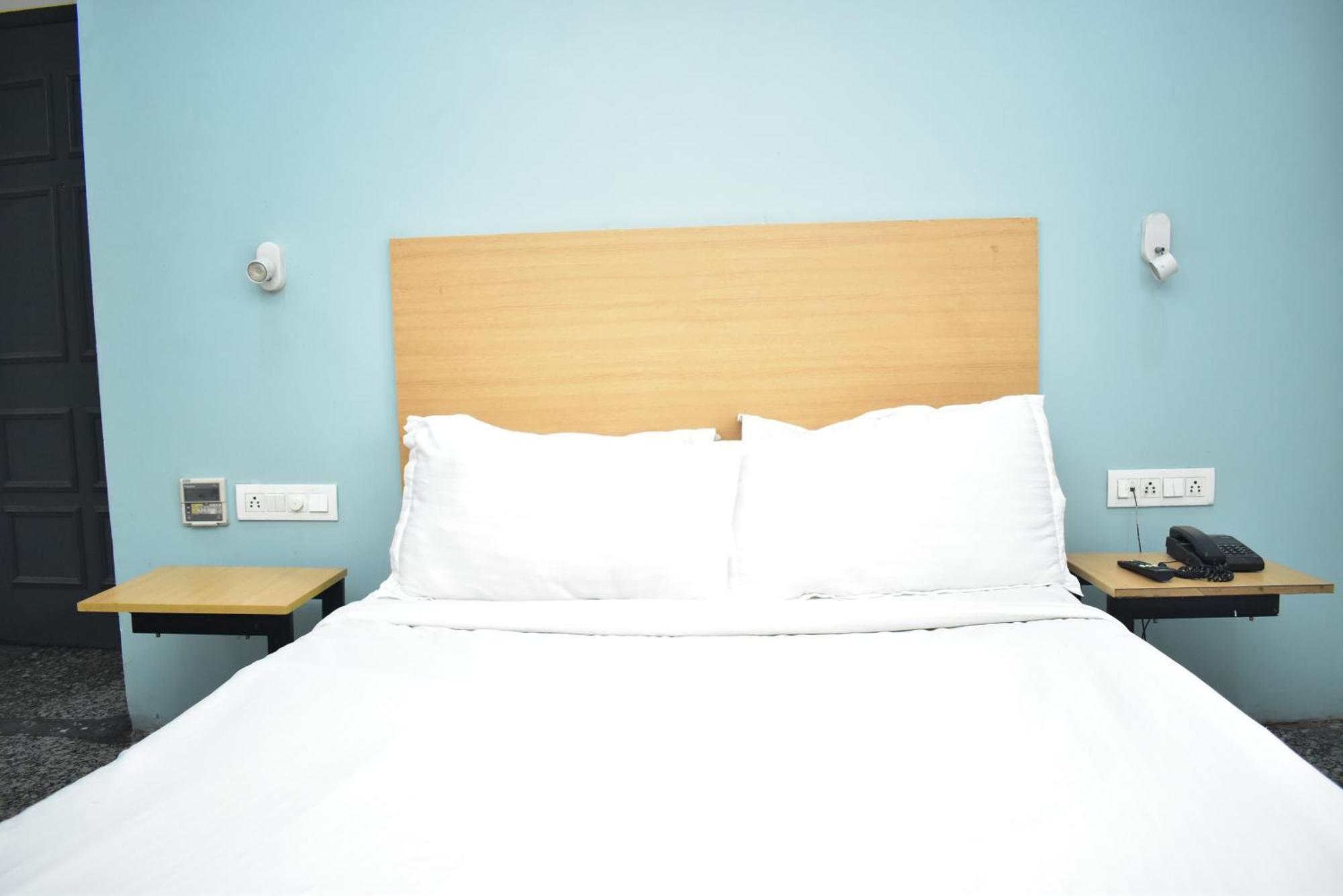 Hotel Golden Saffron By Qotel-Punjabi Bagh New Delhi Buitenkant foto