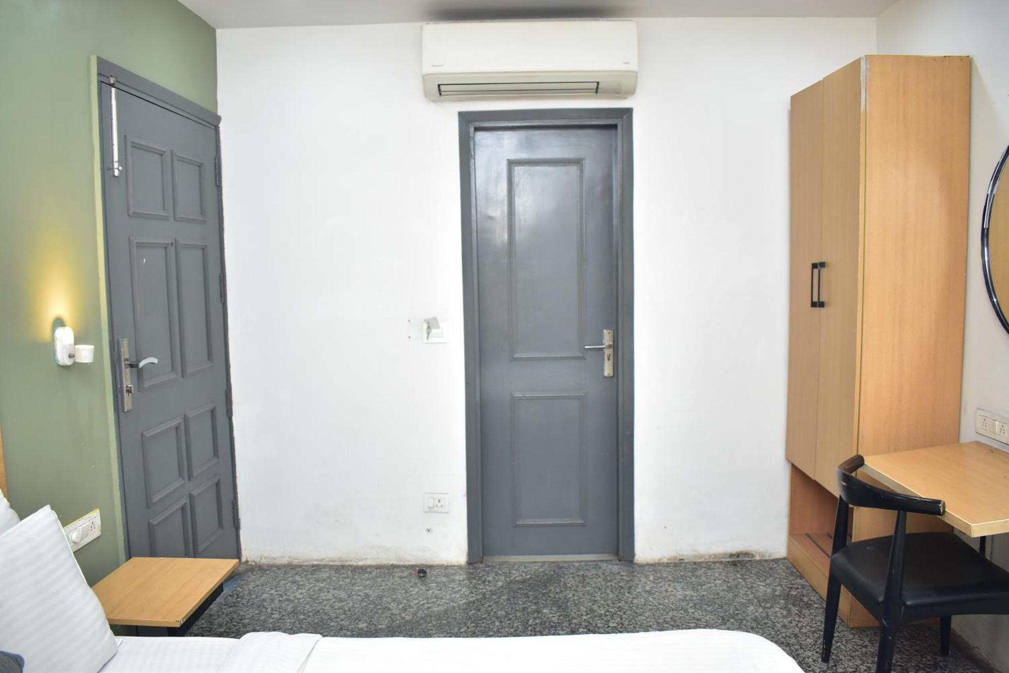 Hotel Golden Saffron By Qotel-Punjabi Bagh New Delhi Buitenkant foto