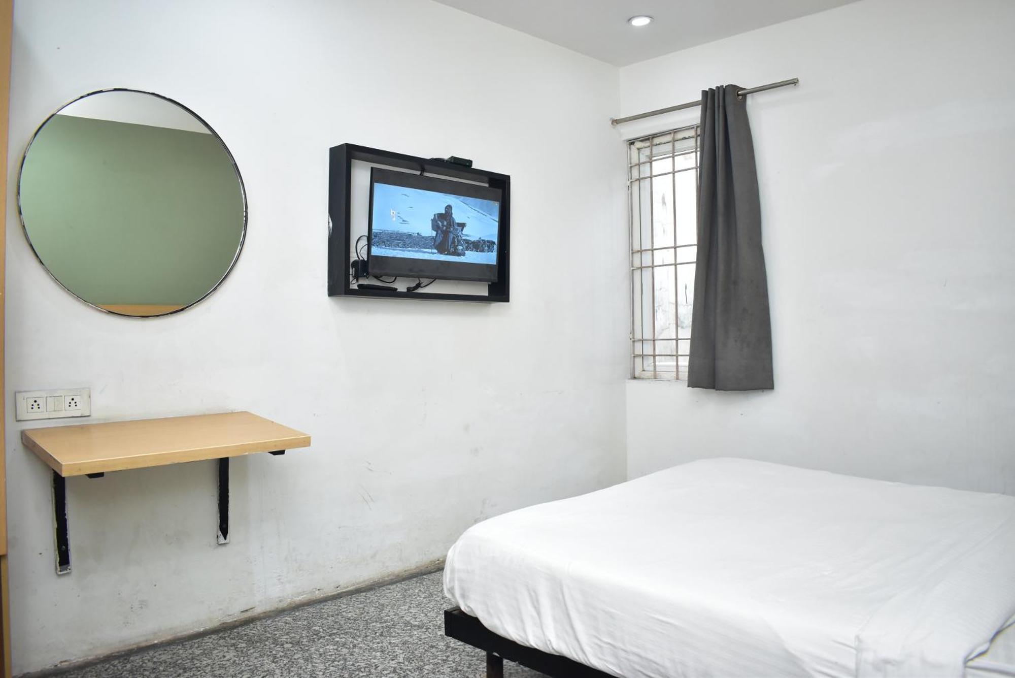 Hotel Golden Saffron By Qotel-Punjabi Bagh New Delhi Buitenkant foto