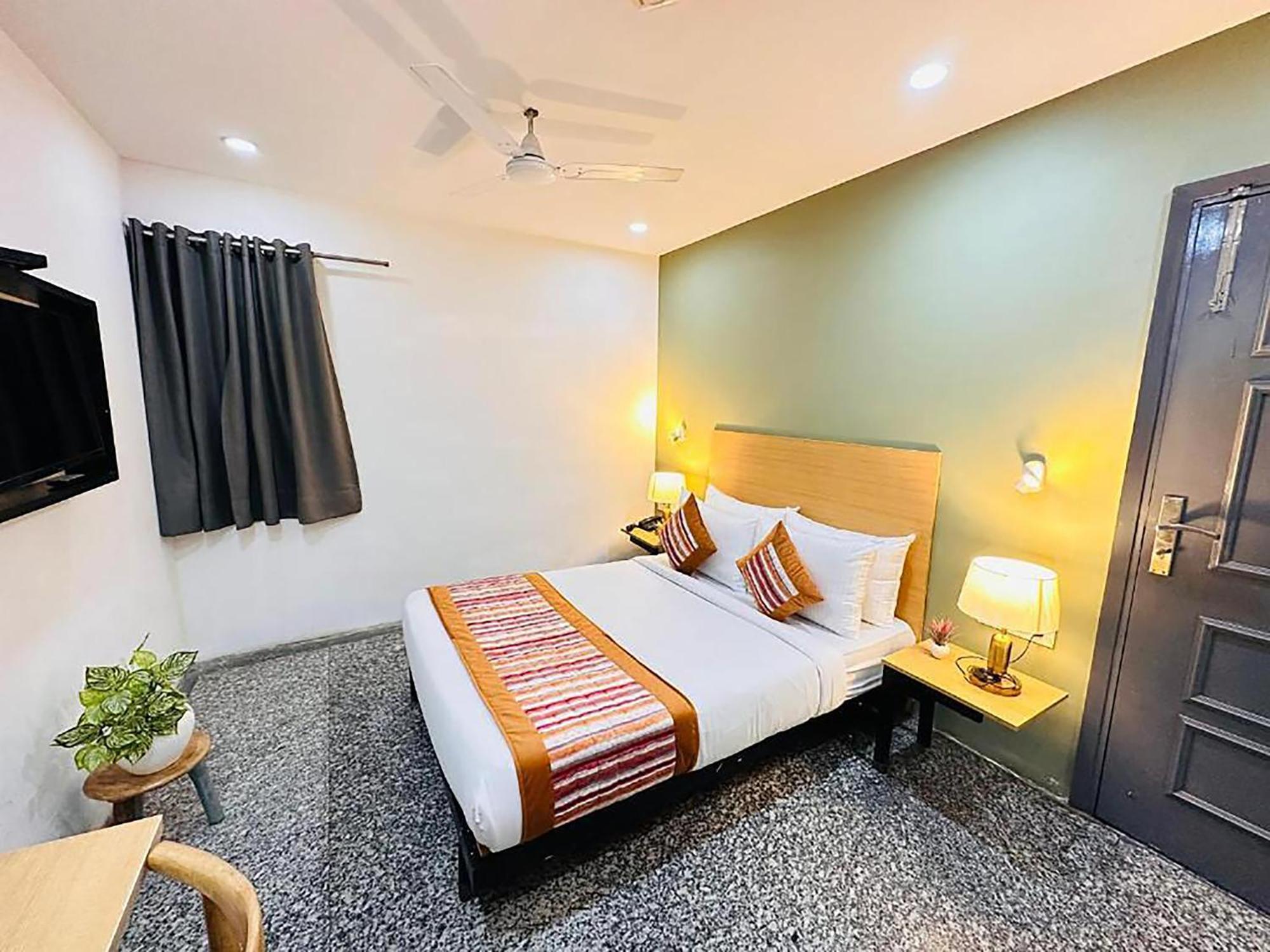Hotel Golden Saffron By Qotel-Punjabi Bagh New Delhi Buitenkant foto