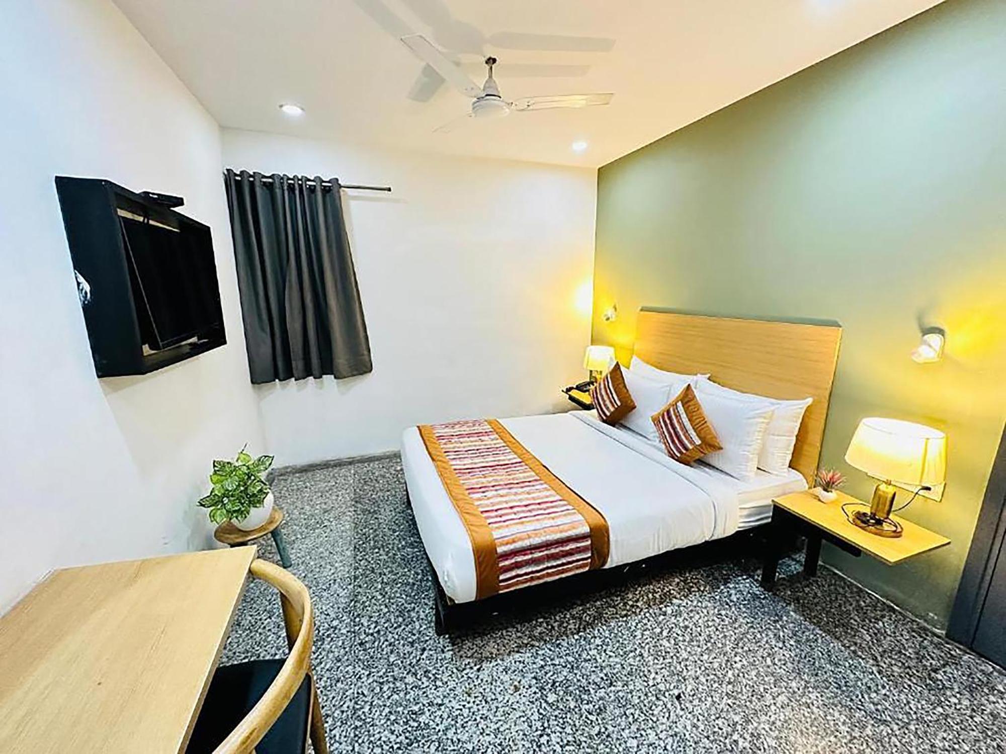 Hotel Golden Saffron By Qotel-Punjabi Bagh New Delhi Buitenkant foto